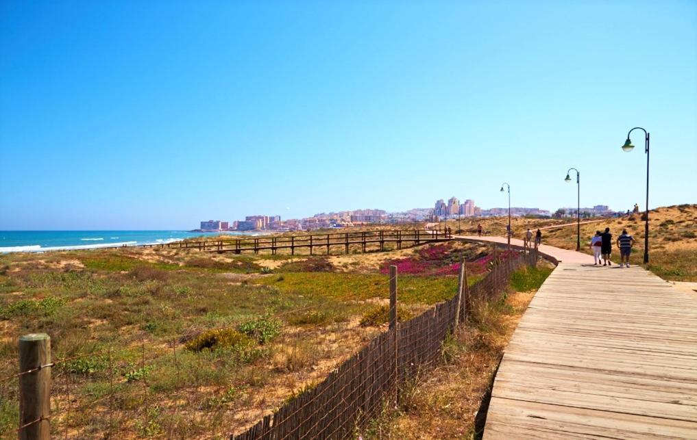 Apartment With Pool, Sea Views & Balcony Less Than 10Min Walk To La Mata Beach! Torrevieja Buitenkant foto